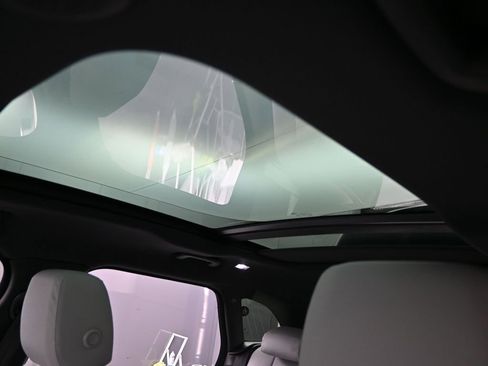 New 2026 Land Rover Range Rover Velar Dynamic SE image 27