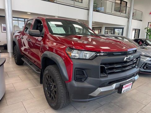 Used 2023 Chevrolet Colorado Trail Boss w/ Advanced Trailering Package AWD/4WD image 2