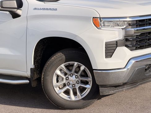 Used 2023 Chevrolet Silverado 1500 LT AWD/4WD image 3