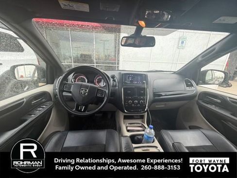 Used 2019 Dodge Grand Caravan SXT FWD image 10