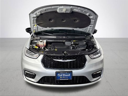 Used 2024 Chrysler Pacifica Touring-L image 20