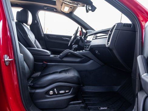 Certified 2021 Porsche Cayenne image 40