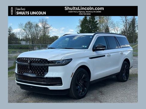 New 2026 Lincoln Navigator Reserve w/ Jet Appearance Package AWD/4WD image 1
