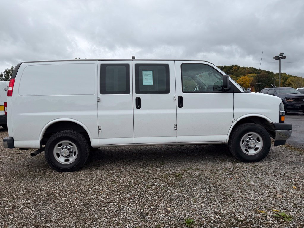Used 2020 Chevrolet Express 3500 w/ Driver Convenience Package RWD image 3