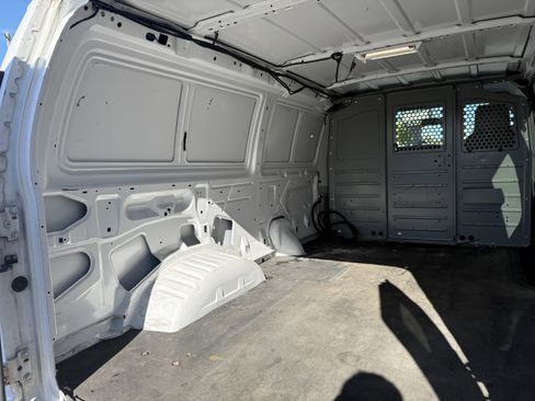 Used 2010 Ford E-250 and Econoline 250 image 25
