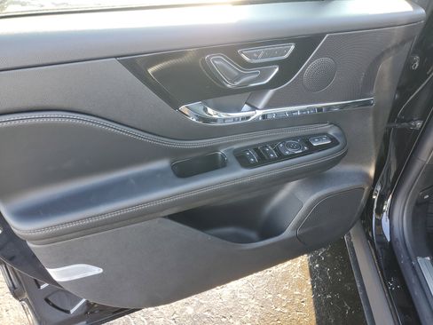 New 2026 Lincoln Corsair Premiere image 8