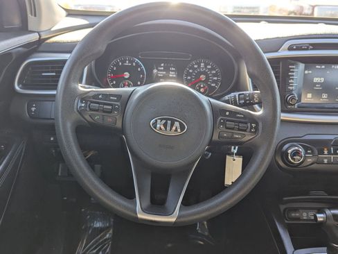 Used 2018 Kia Sorento LX image 22