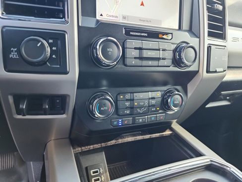 Used 2019 Ford F250 Lariat w/ Tow Technology Bundle image 32