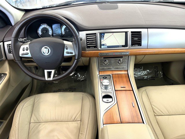 Used 2010 Jaguar XF Luxury RWD image 15