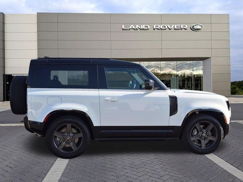 Certified 2024 Land Rover Defender 90 X-Dynamic SE AWD/4WD image 4