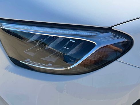 Used 2025 Mercedes-Benz GLC 300 4MATIC image 10