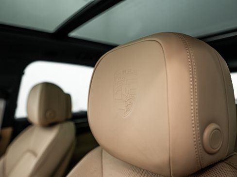 Certified 2023 Porsche Cayenne Platinum Edition AWD/4WD image 21