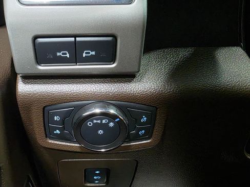 Used 2016 Ford F150 King Ranch w/ Equipment Group 601A Luxury AWD/4WD image 39