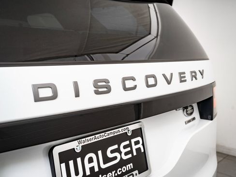 Used 2019 Land Rover Discovery HSE image 19