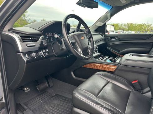 Used 2019 Chevrolet Suburban Premier AWD/4WD image 11