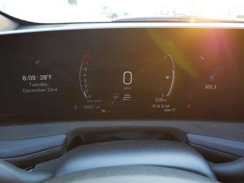 Used 2024 Cadillac XT4 Sport image 17