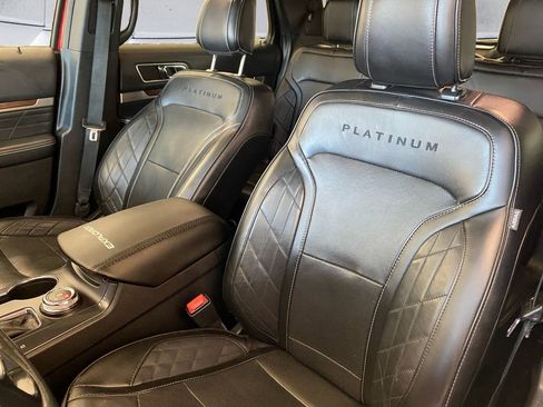 Used 2019 Ford Explorer Platinum image 8