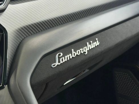 Used 2022 Lamborghini Urus AWD/4WD image 29