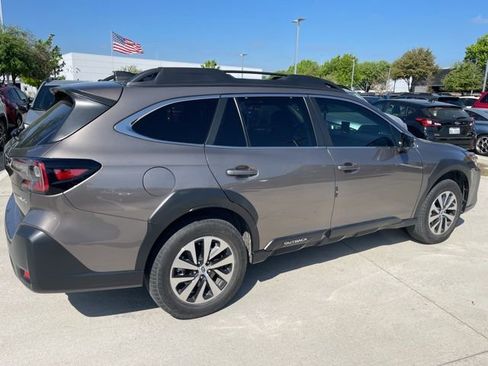 Used 2024 Subaru Outback Premium image 3