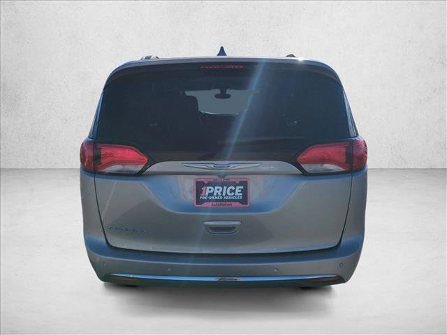 Used 2020 Chrysler Pacifica Touring-L FWD image 7