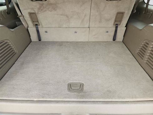 Used 2015 Chevrolet Suburban LT RWD image 24