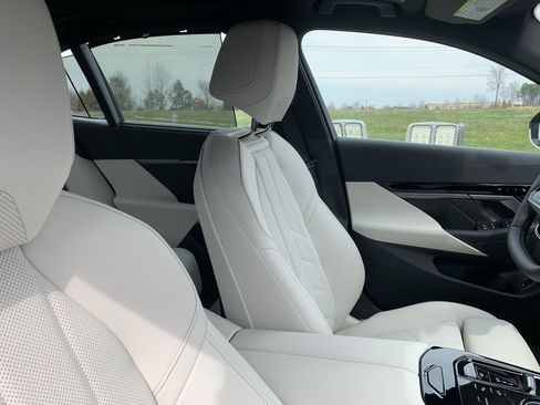 Certified 2025 BMW 530i xDrive w/ M Sport Package image 21