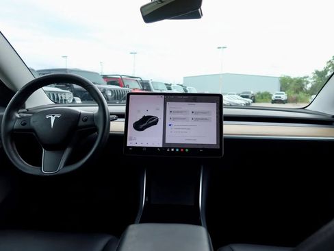 Used 2018 Tesla Model 3 Long Range RWD image 8
