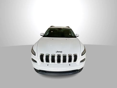 Used 2016 Jeep Cherokee Latitude AWD/4WD image 3