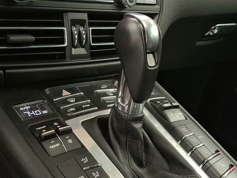 Used 2021 Porsche Macan Turbo image 9