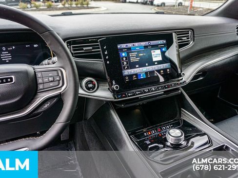 Used 2024 Jeep Wagoneer L Series II w/ Flexible Seating Group AWD/4WD image 35