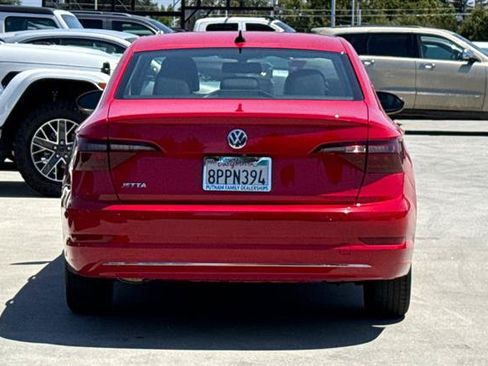 Used 2020 Volkswagen Jetta SE w/ SE Cold Weather Package FWD image 4