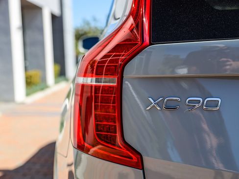 Used 2025 Volvo XC90 B5 Core w/ Protection Package Premier AWD/4WD image 9
