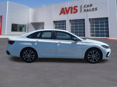 Used 2025 Volkswagen Jetta Sport FWD image 5