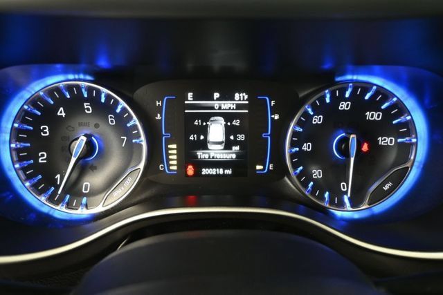 Used 2020 Chrysler Pacifica Touring-L FWD image 22