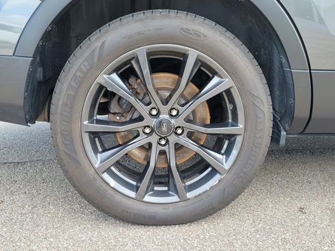 Used 2017 Ford Explorer XLT w/ Equipment Group 202A image 5