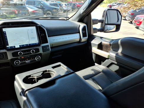 Used 2022 Ford F250 Lariat w/ Black Appearance Package AWD/4WD image 6