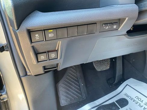 Used 2025 Toyota Sienna XSE FWD image 19