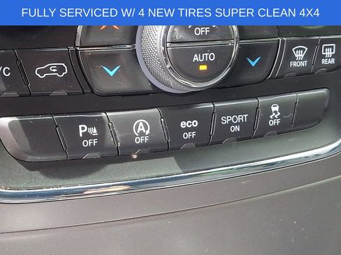 Used 2021 Jeep Grand Cherokee Laredo AWD/4WD image 23