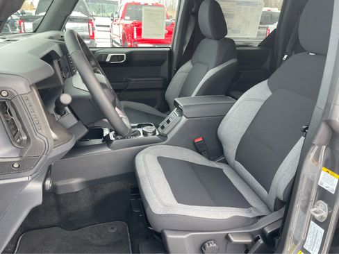 Used 2025 Ford Bronco Big Bend image 14