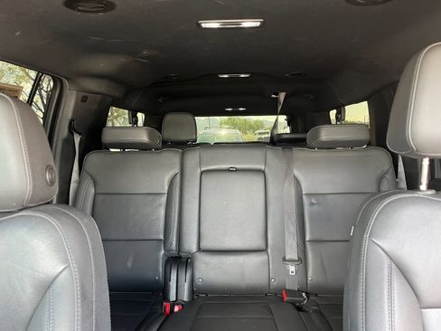 Used 2022 Chevrolet Suburban LT RWD image 29