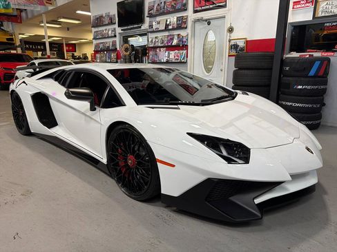 Used 2016 Lamborghini Aventador LP 750-4 Superveloce image 3