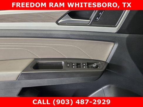Used 2022 Volkswagen Atlas Cross Sport SE AWD/4WD image 17
