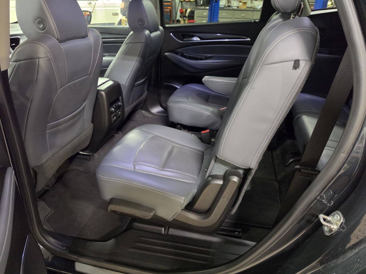 Used 2018 Buick Enclave Essence AWD/4WD image 23