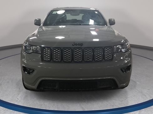 Used 2022 Jeep Grand Cherokee Laredo X RWD image 2