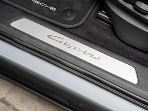 Certified 2024 Porsche Cayenne Coupe AWD/4WD image 25