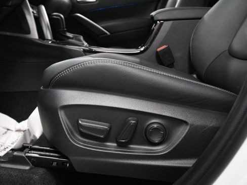 Certified 2022 Toyota Corolla Cross XLE image 10