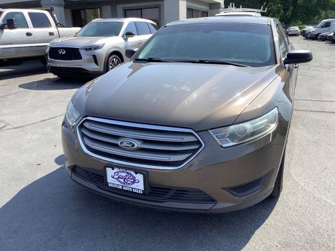 Used 2016 Ford Taurus SE FWD image 4