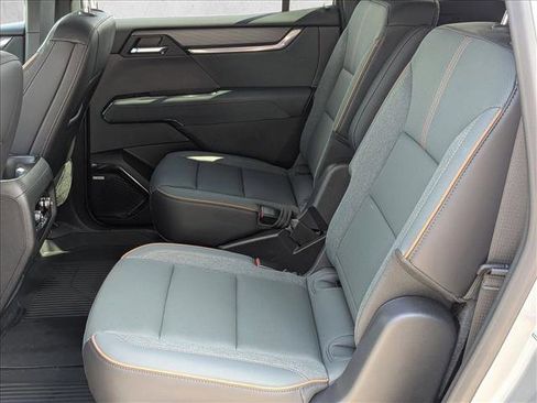 Used 2025 GMC Acadia AT4 w/ Luxury Package AWD/4WD image 17