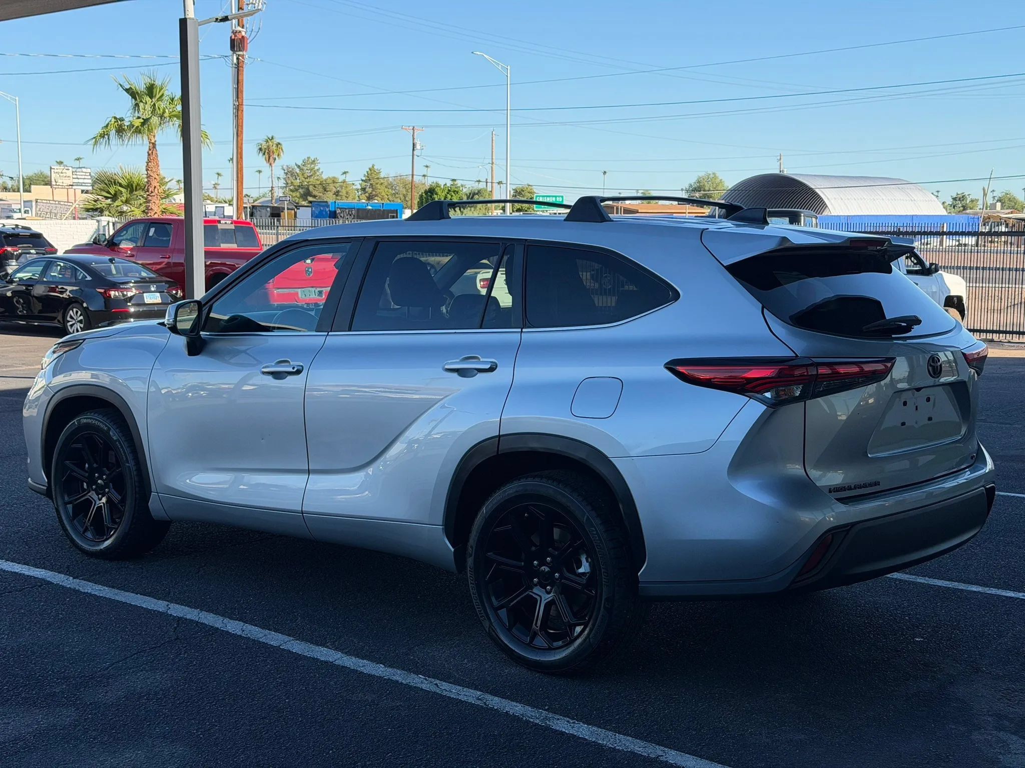 Used 2023 Toyota Highlander LE FWD image 5