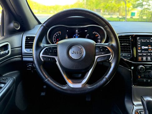 Used 2021 Jeep Grand Cherokee Limited image 19